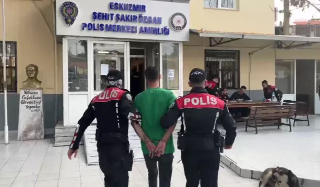 6 farklı suçtan aranıyordu: İzmir'de polisin şüphesi üzerine yakalandı