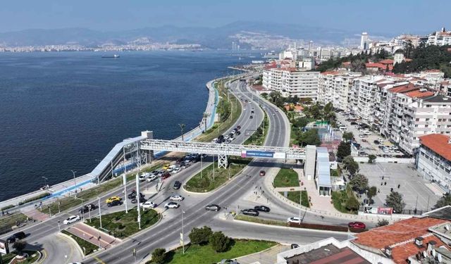 İzmir’de ulaşım rahatlıyor: Karataş Üst Geçidi hizmete açıldı