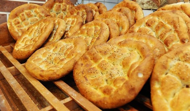 İzmir’de dayanışma hamlesi: Askıda Pide kampanyası başladı