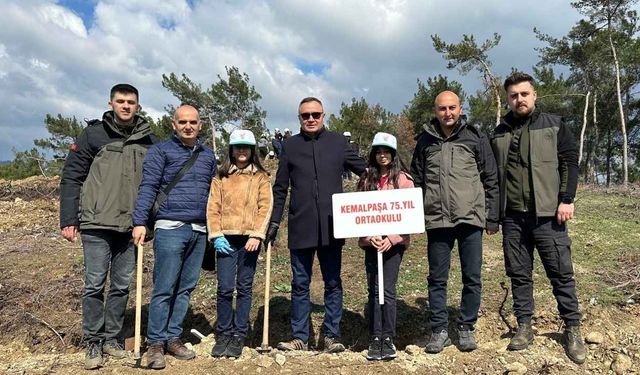 Kemalpaşa’da çevre duyarlılığı: Öğrenciler 600 fidanı toprakla buluşturdu