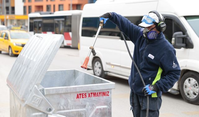 Konak'ta etkin temizlik çalışmaları: Sineklere ve haşerelere karşı ortak mücadele