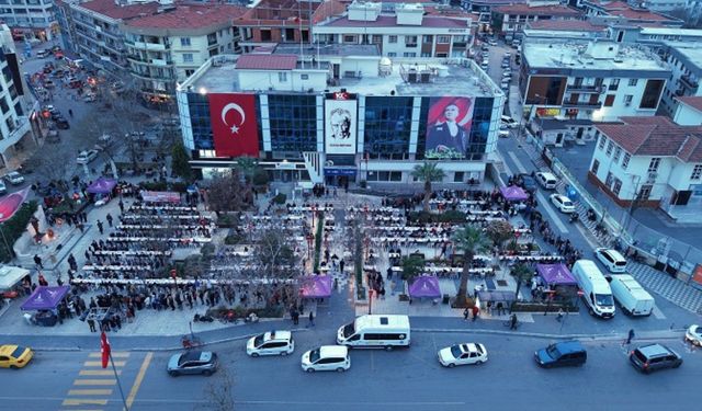 İftar sofrasında Çanakkale hatırası: Menderes’te şehitler anıldı