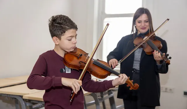 Roman mahallesinden çıkan yetenekler: Geleceğin sanatçıları Konak’ta yetişiyor