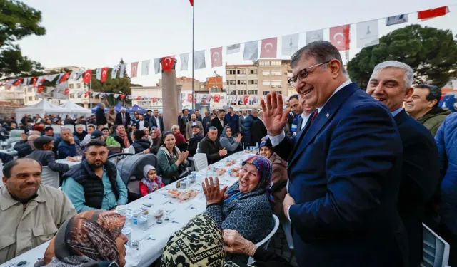 Tugay, Bergama'da yurttaşlarla bir araya geldi: Bu ay hepimize iyilikler getirsin