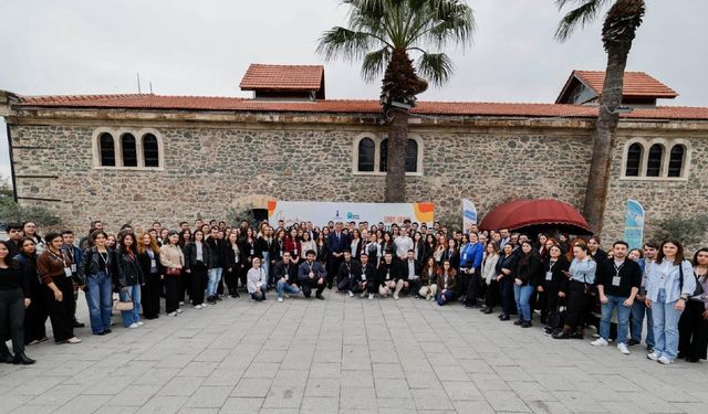 Gençlere yönelik kent dönüşümünü hedefleyen yeni istihdam hamlesi: İzmir Seninle Projesi tanıtıldı