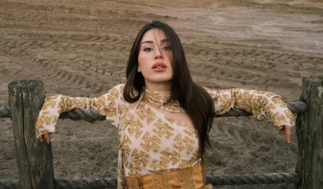 Afra - Acelesi Yok şarkı sözleri