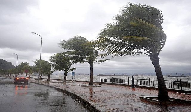 İzmir Büyükşehir Belediyesi'nden fırtına uyarısı: 16-17 Mayıs'a dikkat