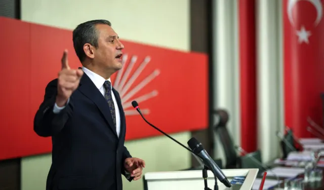 CHP lideri Özgür Özel İBB’de: Biz bu binadan çıkarsak Türkiye'yi yönetmeye gideriz