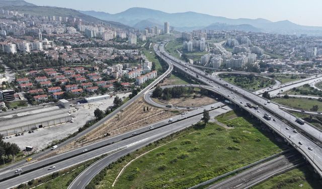 Yeşil bir İzmir için çalışmalar sürüyor: Çiğli'de ağaç ve bitki dikimine başlandı