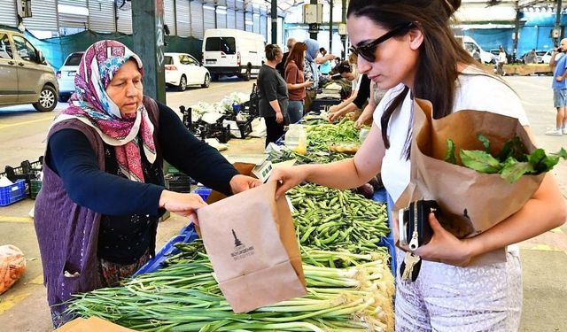 15 yıldır İzmirlileri sağlıkla buluşturan pazar: Ürünleri yok satıyor