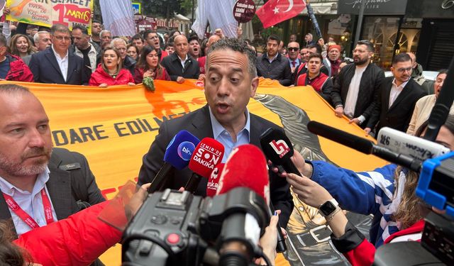 CHP'li Başarır, 1 Mayıs'ı İzmir'de kutladı: Seçim olana kadar yürüyeceğiz