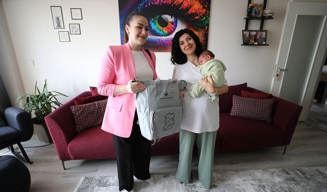 Miniklerin ilk hediyesi belediyeden: Menderes'te 200'üncü bebek heyecanı