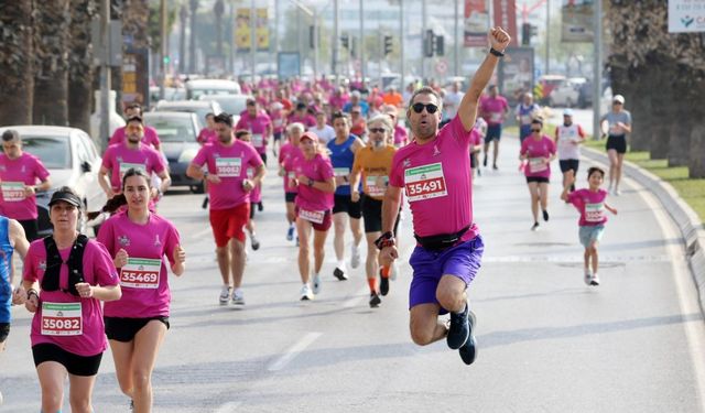 7'den 70'e binlerce kişi Karşıyaka'da bir araya geldi