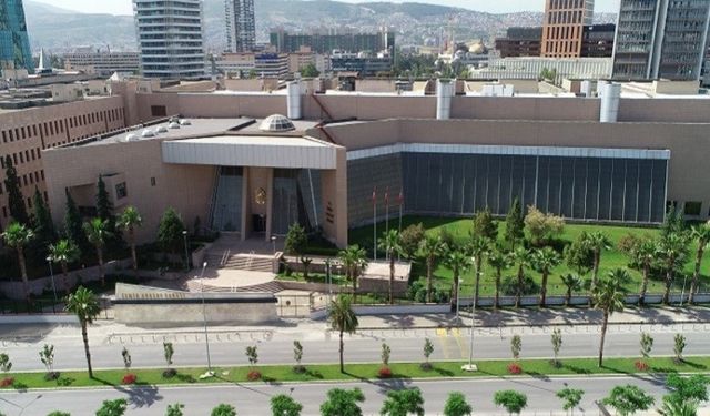 İzmir merkezli FETÖ operasyonu: 13 kişi tutuklandı