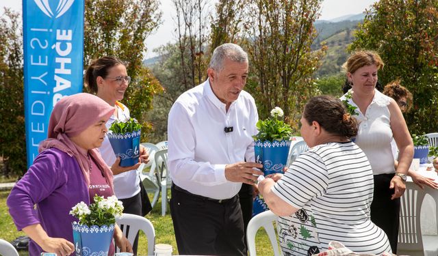 Anneler Günü’nde Güzelbahçe’de anlamlı buluşma