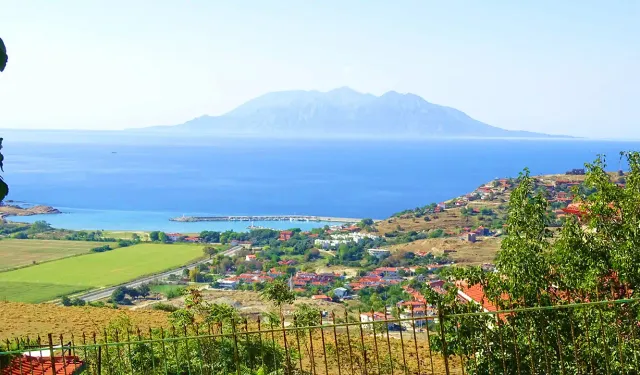 Çeşme ve Urla'dan kaçanların tercihi: Kışın sadece 3 kişi yaşıyor, taş sokakları ve manzarası ile Ege'nin cenneti