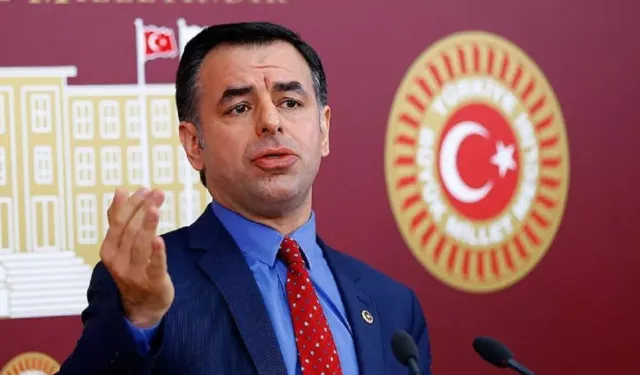 Barış Yarkadaş, CHP İzmir İl Kongresi’nin saatine dikkat çekti: Üyeden kongreyi kaçırıyorlar