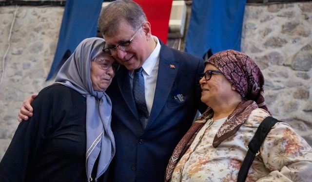 Başkan Tugay Anneler Günü'nde şehit annelerini yalnız bırakmadı