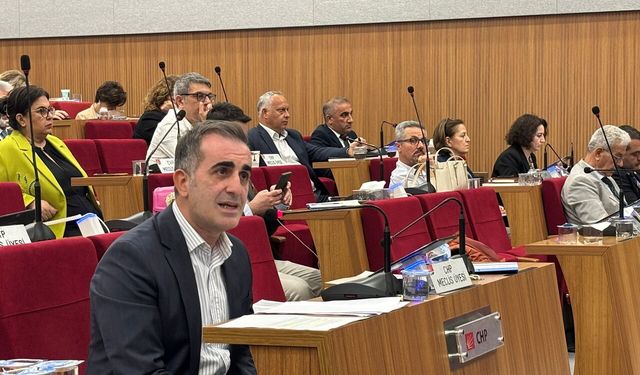 CHP’li Yeter duyurdu: İzmir Büyükşehir 100 TL’lik yatırım için 14 TL faiz ödüyor!