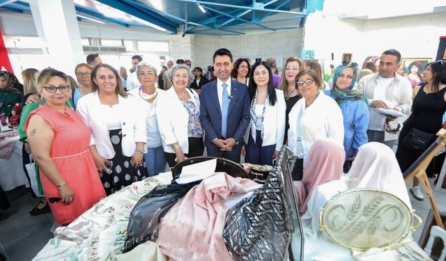 Kadınların el emeği Bayraklı’da göz kamaştırdı