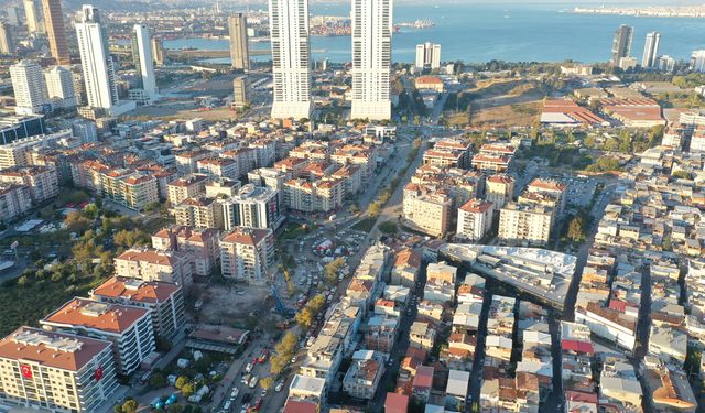 İzmirli depremzedelerden çağrı: Şehir Plancıları Odası İzmir şubesi yine halkın karşısında!