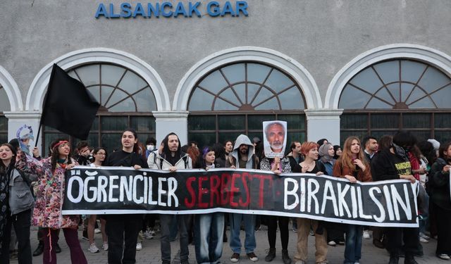 İzmirli öğrencilerden gözaltılarına tepki: Korkuyorlar, çünkü haklıyız