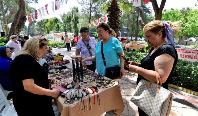 Bornova renkleniyor: Anneler Günü’ne özel el emeği sergisi başladı