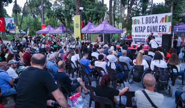 Buca Kitap Günleri’nin ‘Onur Konuğu’ Erbaş: Masamın üzerinde hiçbir şiiri yarım bırakmayacağım