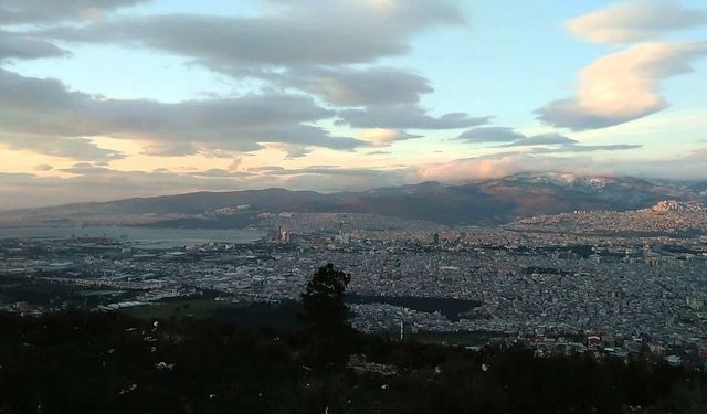 Fotoğraf tutkunlarının yeni gözdesi: İzmir Körfezi ayaklarınızın altında olsun