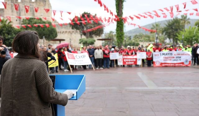Çeşme’de 1 Mayıs yürüyüşü: Sokaklar dayanışmayla doldu