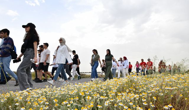 Çiğli’de 19 Mayıs coşkusu Kuş Cenneti’nde başladı