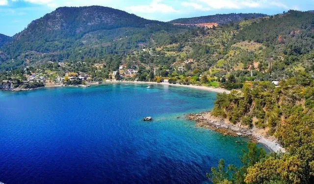 İzmir'in köylerini geride bıraktı: Kapısı denize açılan bir köy, güzelliği ile filmlere konu oldu