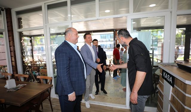 Menderes'te 'kardeş belediye' ziyareti: Başkan Çiçek makamında ağırladı