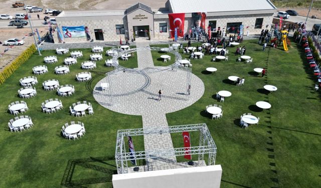 Dikili'de yeni düğün salonu açıldı: Uygun fiyatlarla hizmette