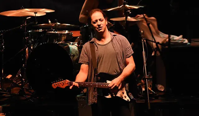 Duman'dan İzmir'de konser: İhraç edilen teğmenlere selam