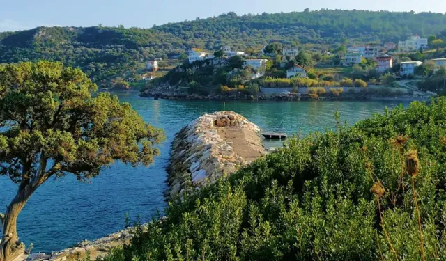 Turkuaz denizi Maldivleri aratmıyor: İzmir'in köyünde çok az kişinin bildiği sakin bir plaj