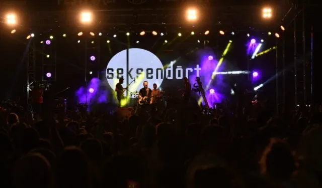 İzmir'de Gençlik Festivali sürüyor: Grup Seksendört bugün sahne alacak!