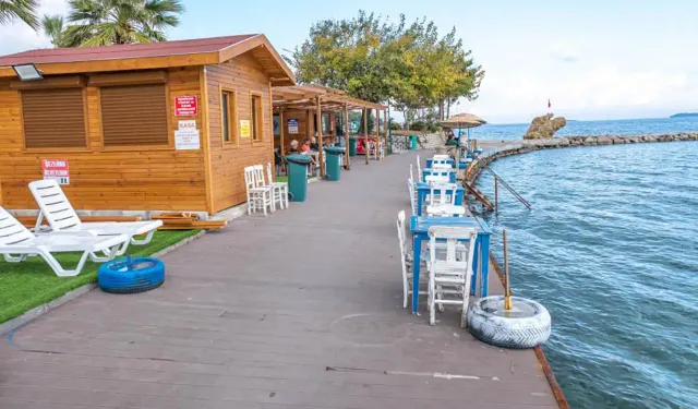 İzmir'de çayınızı içip denize atlayacağınız bir mekan: ESHOT ve minibüs ile ulaşım var