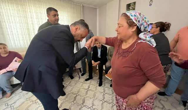 Tutuklanan gençlerin aileleriyle buluştu: Aslanoğlu'ndan Anneler Günü ziyareti
