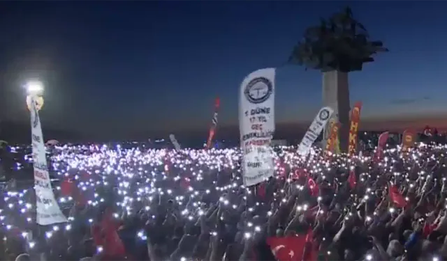 İzmir mitingine damga vuran anlar: Gündoğdu ışıl ışıl oldu