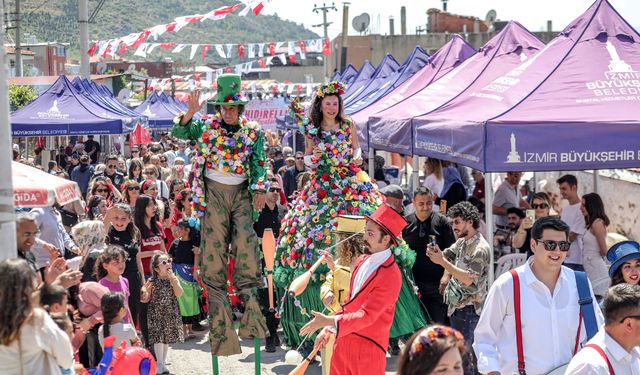 İzmir'de Hıdırellez Festivali'ne yoğun ilgi: Vatandaşlar doyasıya eğlendi