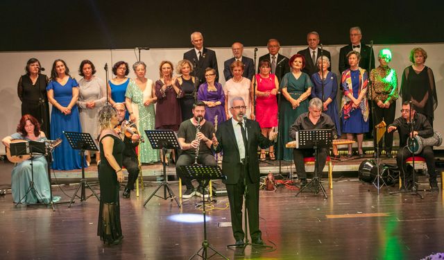 Üç kuşağı bir araya getiren etkinlik: Güzelbahçe'nin 3. Yaş Üniversitesi'nde dönem sonu
