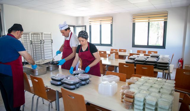 Güzelbahçe'de yürek ısıtan hizmet: Taziye sahiplerine yemek dağıtılacak!