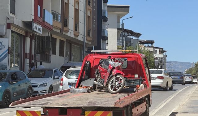 İzmir Buca'da feci kaza: Motosikletli gence kamyon çarptı