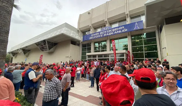 İzmir Büyükşehir Belediyesi'ne grev kararı asıldı: Ödenen parayla horoz bile kesemeyiz