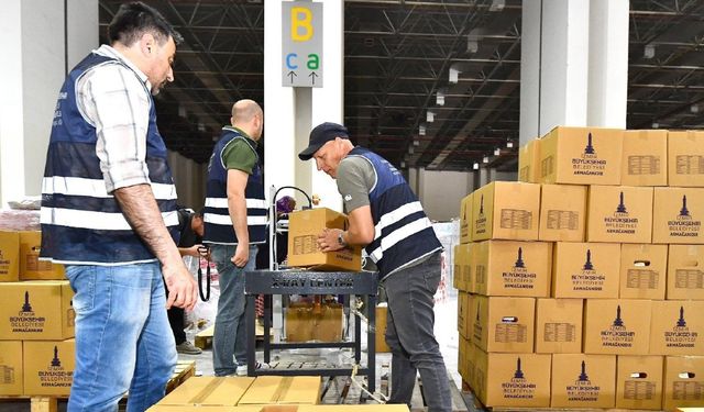 İzmir’de bayram yardımları: 40 bin haneye gıda kolileri dağıtılıyor