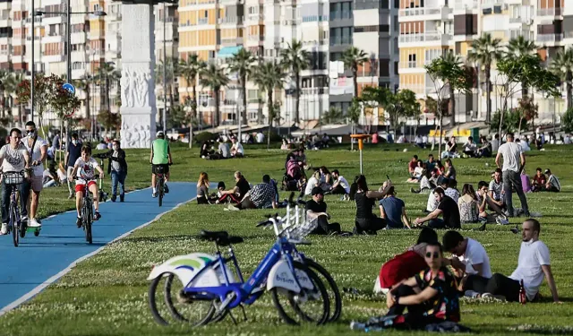 İzmir'de gençlerin en büyük sorunu ne? Yüzde 42'si bu cevabı verdi