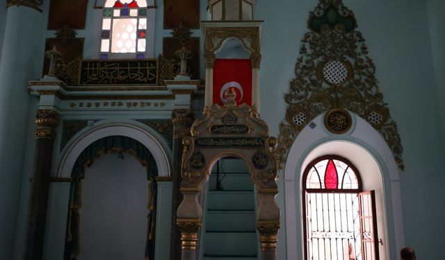 İzmir depreminde zarar görmüştü: Asırlık cami yeniden ibadete açıldı