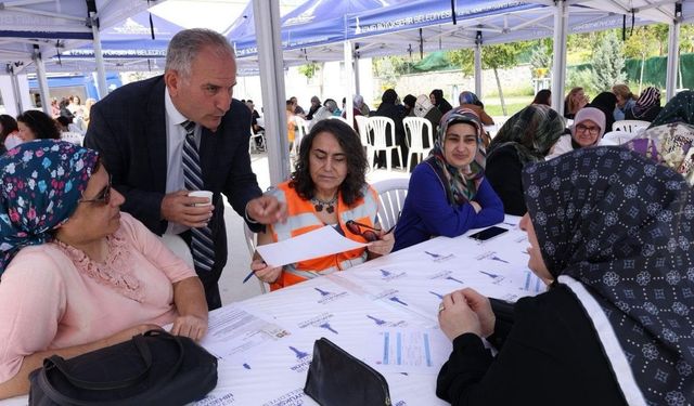 Sıcacık çaylar, sıcacık sohbetler: İzmirli kadınlar etkinlikle bir araya geldi