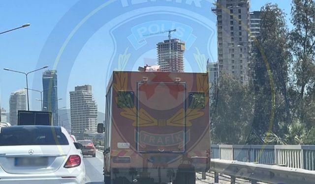 İzmir Mürselpaşa Bulvarı’nda araç arızası: Yol kısmen kapandı